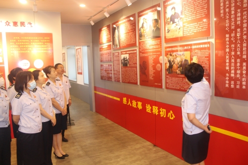 参观党史展.JPG